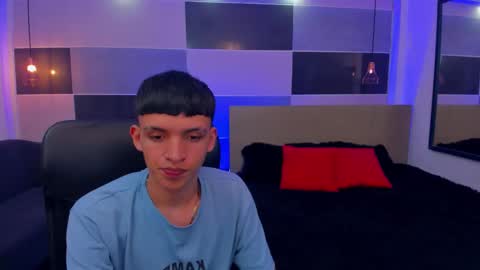 Snapshot of juan_nd_steven chatting on December 14, 5:51 am JuanSteven online show from December 14, 5:51 am