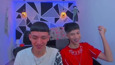 Snapshot of juan_nd_steven chatting on October 22, 4:27 am JuanSteven online show from October 22, 4:27 am