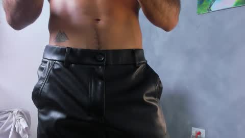 Juan Esteban online show from February 1, 1:15 am