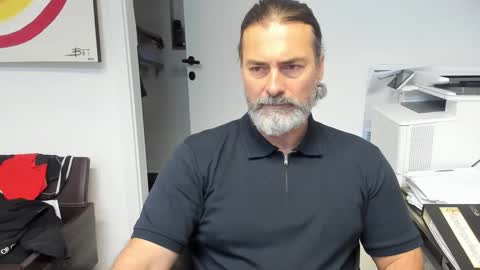 Snapshot of juergenkru chatting on January 19, 12:50 pm Giovanni50pro online show from January 19, 12:50 pm