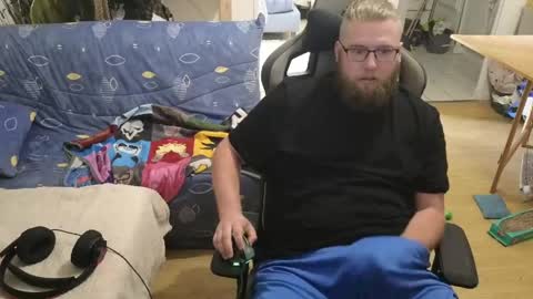 Julcs online show from April 15, 12:27 pm