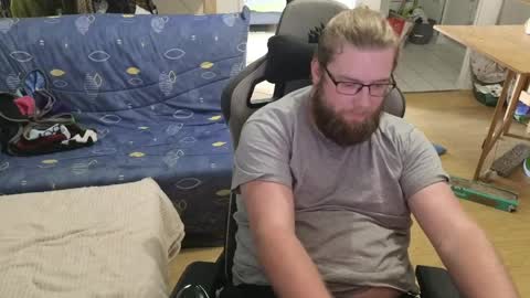 Julcs online show from April 9, 5:19 pm