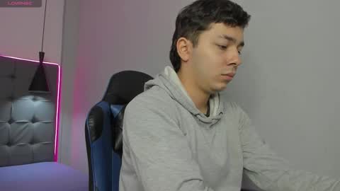 julian_smith21 online show from March 3, 12:45 pm