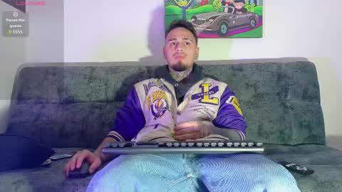 Julian independent model online show from November 11, 10:26 pm