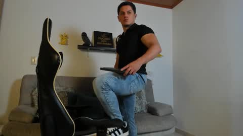 julian_wallace online show from October 27, 7:05 pm