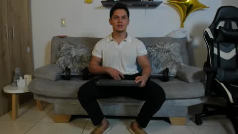 julian_wallace online show from September 27, 6:06 pm