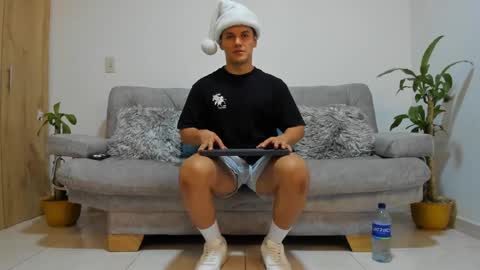 julian_wallace online show from December 14, 12:33 am