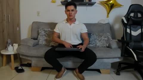 julian_wallace online show from September 13, 8:10 pm