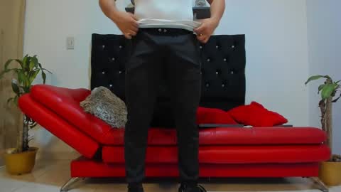 julian_wallace online show from February 12, 9:43 pm