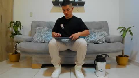 julian_wallace online show from January 24, 10:08 pm