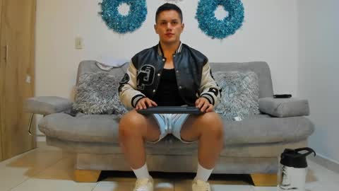 julian_wallace online show from January 13, 1:56 am