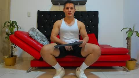 julian_wallace online show from February 4, 11:49 pm