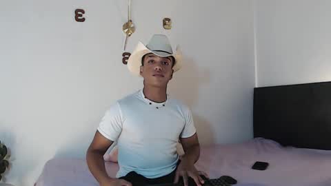 Snapshot of juliannmattius chatting on October 17, 5:39 pm Juliann online show from October 17, 5:39 pm