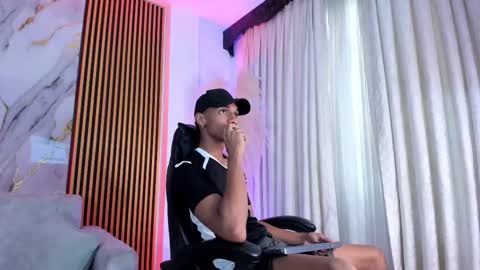 Julien online show from November 16, 1:02 pm