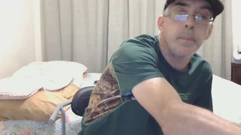 justasexyguyforu online show from April 3, 12:29 am