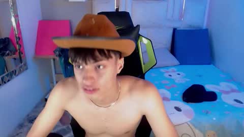 Snapshot of justin_grayy_ chatting on September 17, 9:38 pm Justin online show from September 17, 9:38 pm