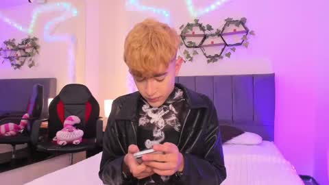 Justin online show from October 6, 11:26 am