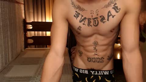 justine_hunk online show from January 17, 4:15 pm