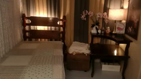 justine_hunk online show from October 6, 6:40 am