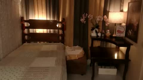 justine_hunk online show from October 17, 6:06 am