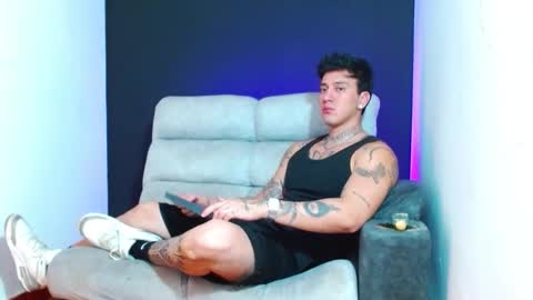 justinfuller_31 online show from February 5, 12:39 am