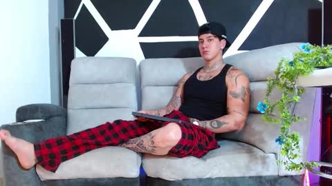 justinfuller_31 online show from November 23, 12:21 am