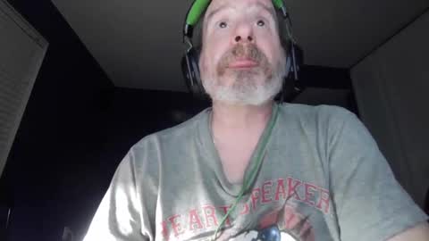 Snapshot of justmetool chatting on September 23, 5:18 am Tool online show from September 23, 5:18 am
