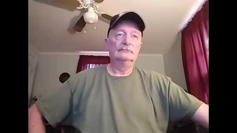 Snapshot of kabriggs136 chatting on February 4, 10:45 pm kabriggs136 online show from February 4, 10:45 pm