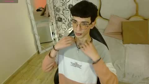 kai_tay1 online show from April 22, 3:02 am