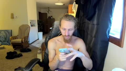 Snapshot of kaiku77 chatting on October 3, 4:34 pm Kaiku77 online show from October 3, 4:34 pm