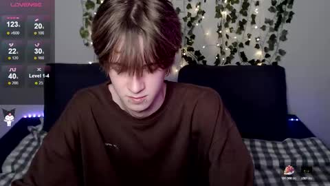 slutkai online show from December 1, 9:40 pm