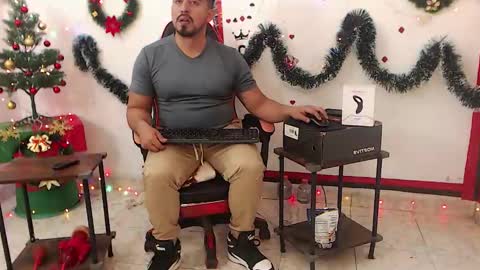 Kaleth online show from December 1, 5:38 pm