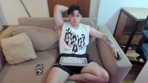 kaynn_b online show from February 5, 1:04 am