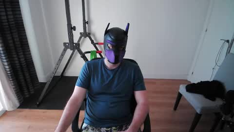 Neon online show from April 5, 5:31 pm