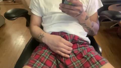 Keesey23 online show from April 2, 3:26 am