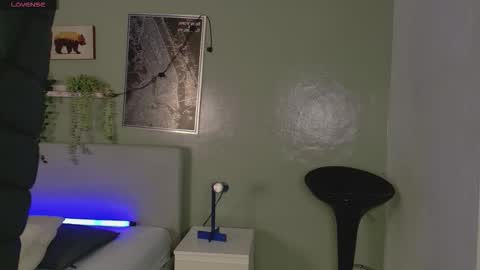   online show from October 10, 11:37 am