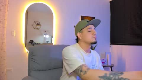 kendel_dimitri online show from February 18, 5:38 am