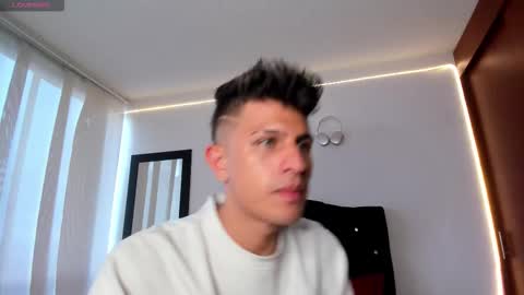 Snapshot of kevin_ahs1 chatting on October 10, 9:39 pm Kevin Ahs online show from October 10, 9:39 pm