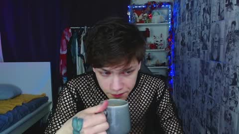 Snapshot of kevin_joestar chatting on January 4, 4:33 am Kevin online show from January 4, 4:33 am