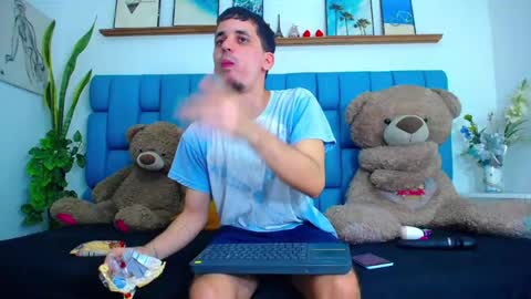 king voy online show from February 21, 4:30 pm