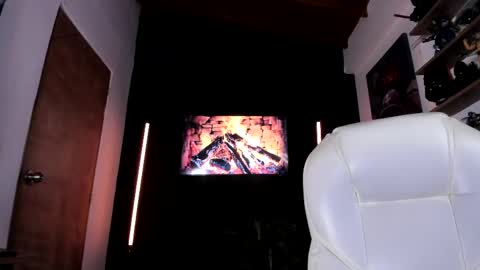 King Bear online show from April 19, 8:55 pm