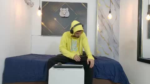 KING  online show from July 2, 3:23 am