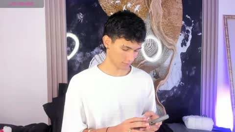  A L E X  online show from June 9, 3:52 am