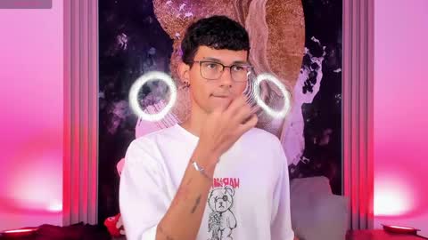  A L E X  online show from April 15, 6:02 am