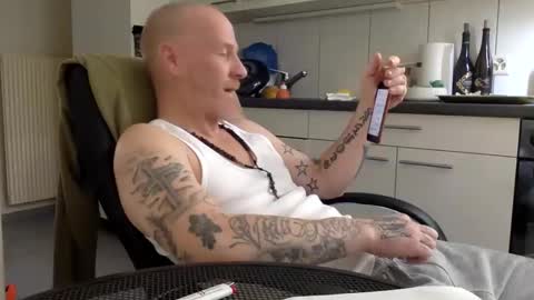 Snapshot of kingsize187 chatting on January 26, 12:11 pm kingsize online show from January 26, 12:11 pm