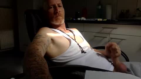 Snapshot of kingsize187 chatting on September 10, 9:52 am kingsize online show from September 10, 9:52 am