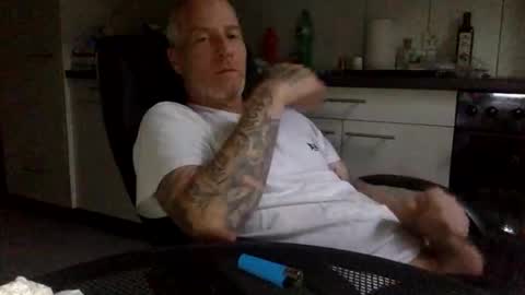 Snapshot of kingsize187 chatting on October 22, 7:34 am kingsize online show from October 22, 7:34 am