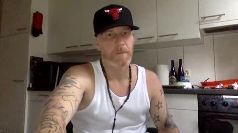Snapshot of kingsize187 chatting on December 31, 12:46 pm kingsize online show from December 31, 12:46 pm