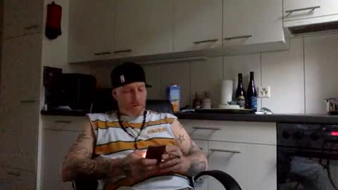 Snapshot of kingsize187 chatting on January 9, 12:30 pm kingsize online show from January 9, 12:30 pm