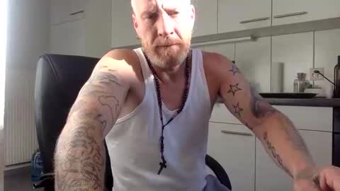 Snapshot of kingsize187 chatting on October 7, 8:18 am kingsize online show from October 7, 8:18 am